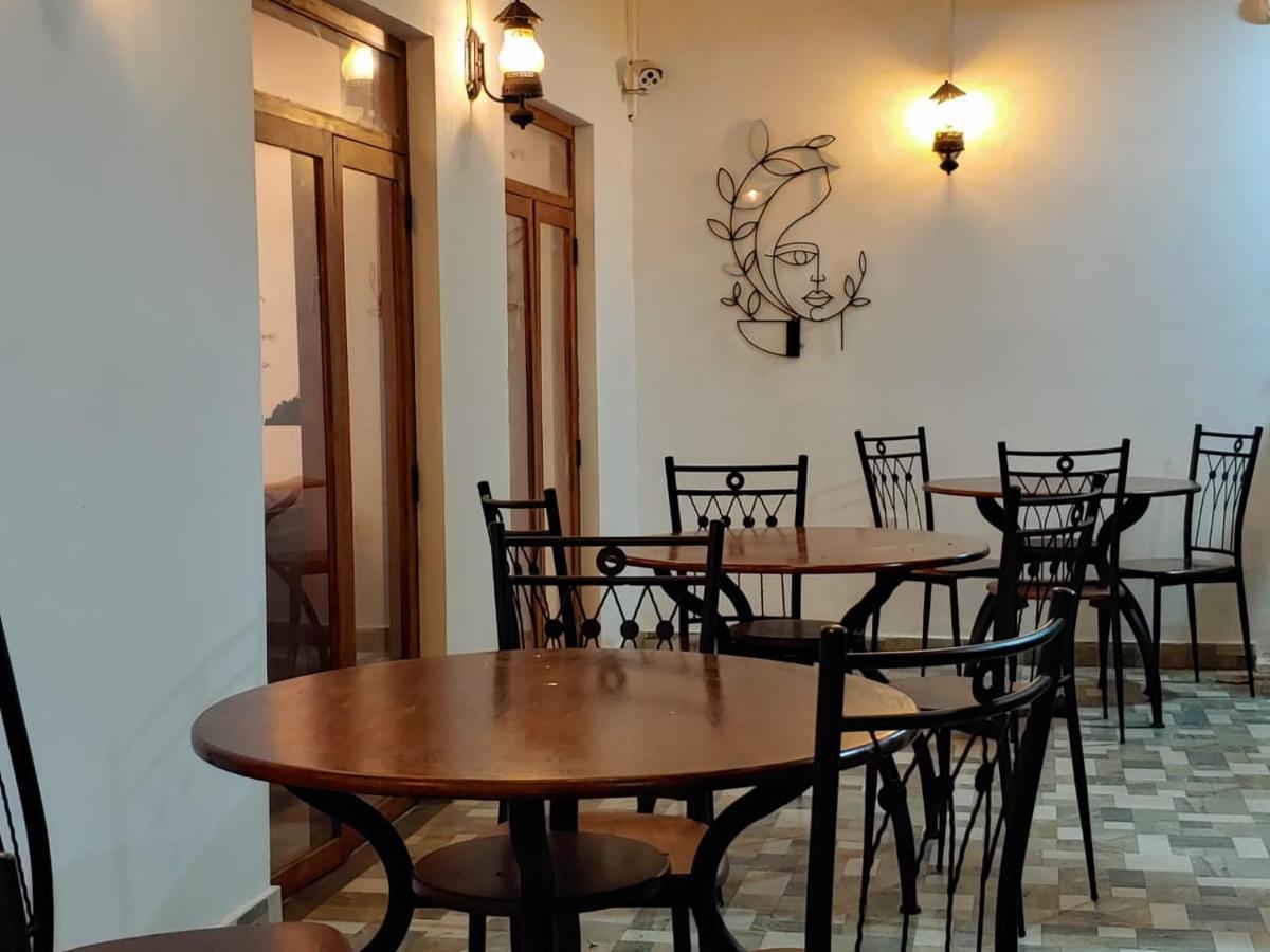 Andorra Tourist Resort Anuradhapura Buitenkant foto